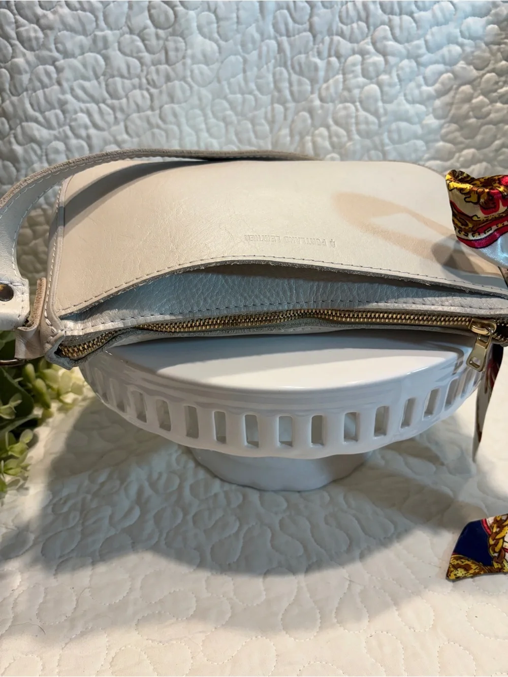 Portland Leather Ivory Shoulder Bag - Picture 4 of 5